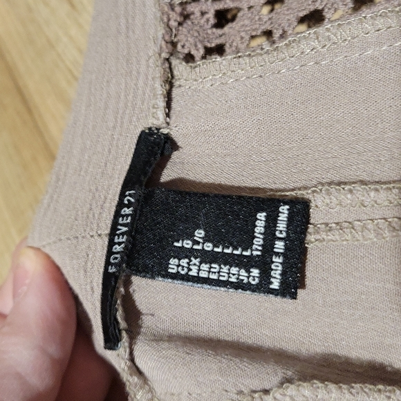 EUC  Forever 21+  Taupe Kimono with Crochet Design - Picture 4 of 5